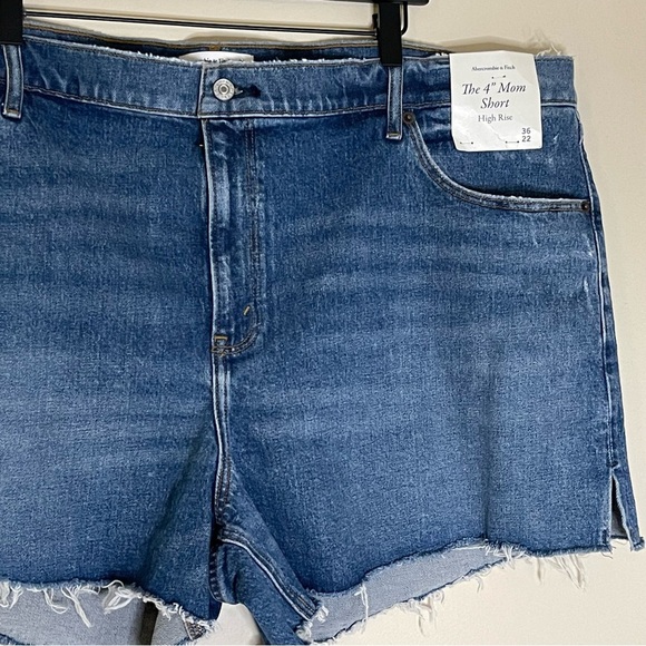 Abercrombie The 4” Mom Short High Rise NWT - Size 36/22 - Picture 2 of 6
